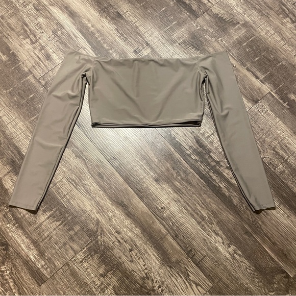 Zara The Shoulder Cropped Top - Picture 5 of 5